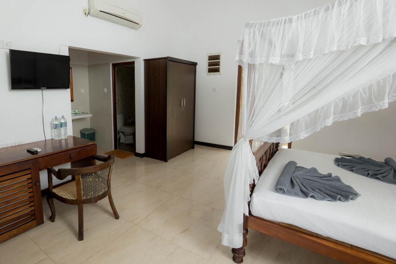Hotel Neptune Bay Unawatuna Beach Екстер'єр фото