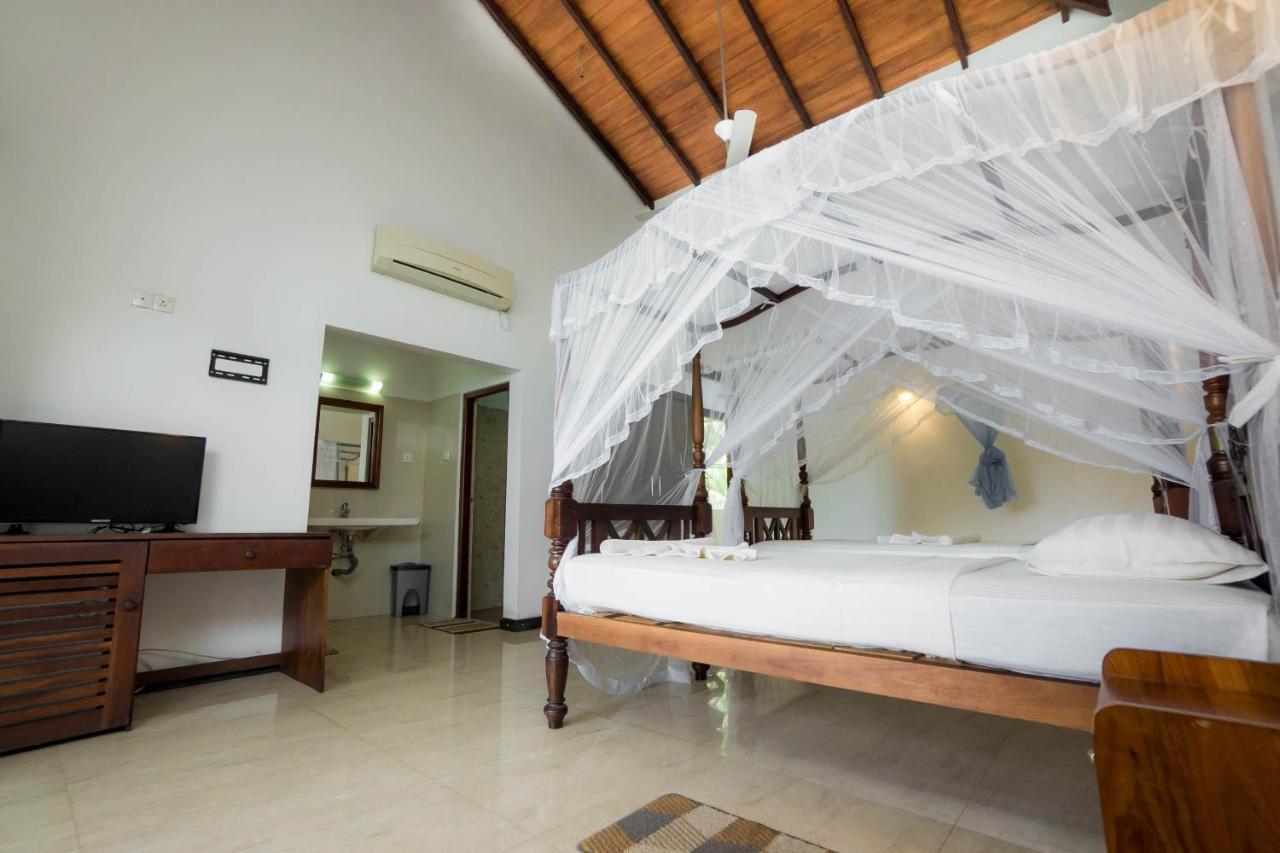 Hotel Neptune Bay Unawatuna Beach Екстер'єр фото