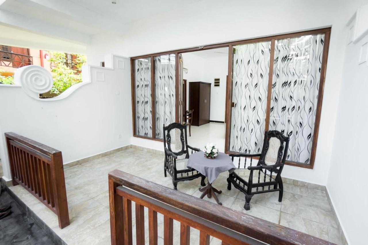 Hotel Neptune Bay Unawatuna Beach Екстер'єр фото