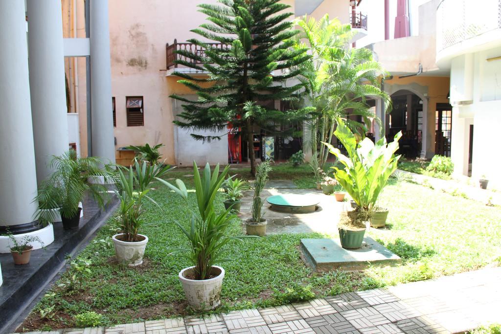 Hotel Neptune Bay Unawatuna Beach Екстер'єр фото