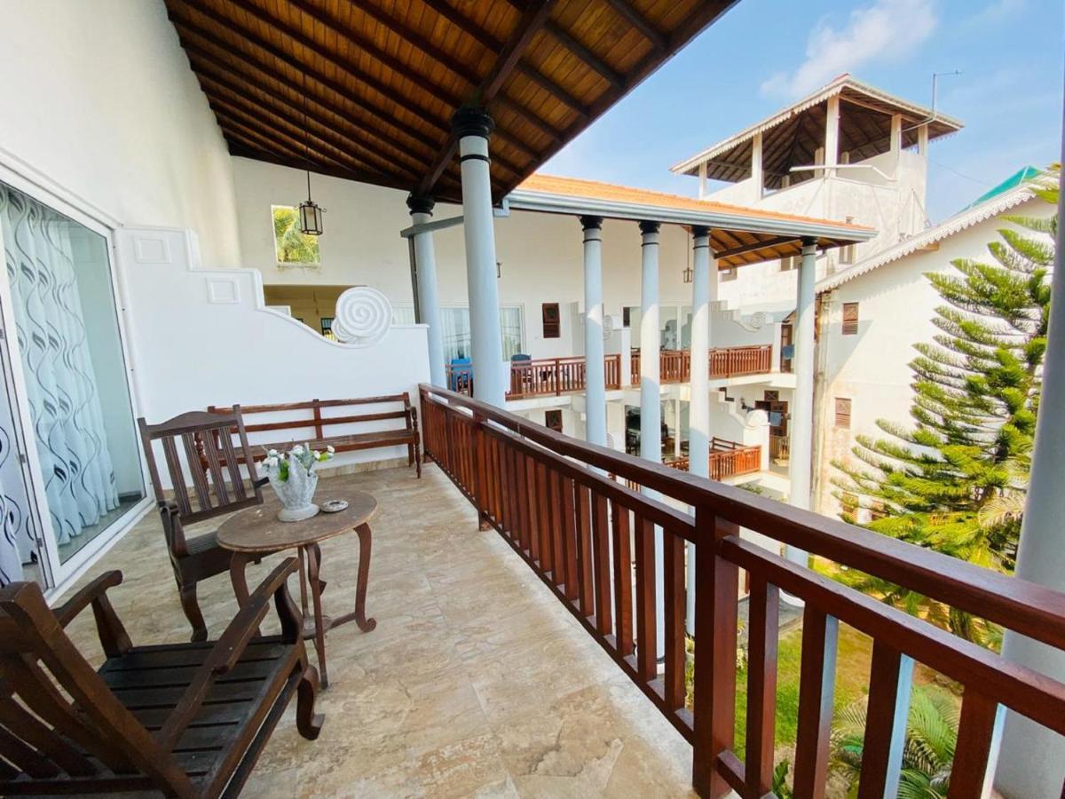Hotel Neptune Bay Unawatuna Beach Екстер'єр фото